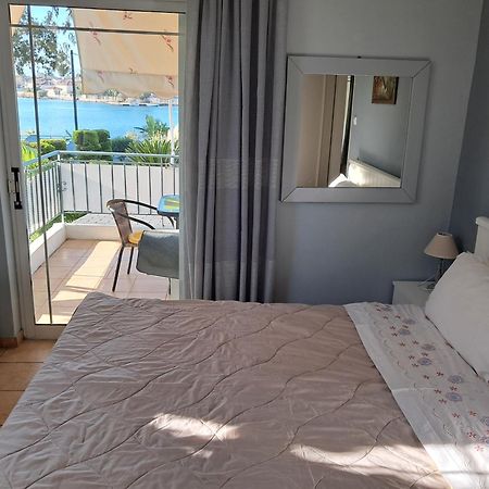 Top Floor On Villa, 3' From Center, By The Sea! Host Is Efi Kwsta Preveza Exterior foto