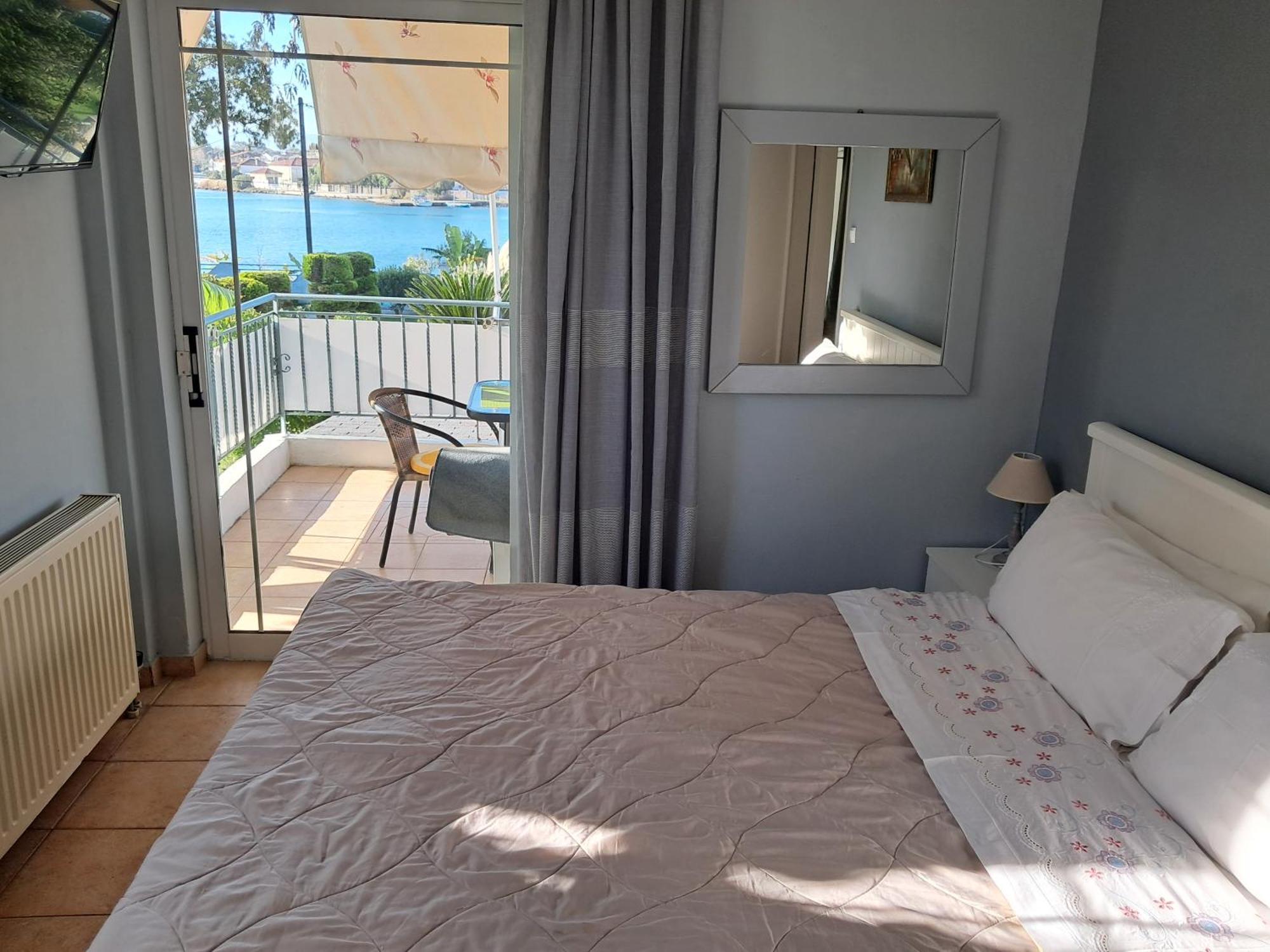 Top Floor On Villa, 3' From Center, By The Sea! Host Is Efi Kwsta Preveza Exterior foto